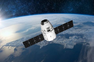 Kargo uzay aracı ve Dünya gezegeni. Karanlık arka plan. Bilim kurgu duvar kağıdı. Dünya 'nın yörüngesindeki uzay istasyonu. Uzay gemisi. Uzay sanat duvar kağıdı. Güneş Gözlemevi. Bu görüntünün elementleri NASA tarafından döşenmiştir.