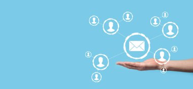 E- posta ve kullanıcı simgesi, imza, sembol pazarlama ya da bülten konsepti, diyagram. E- posta gönderme. Posta ve SMS pazarlama kavramı. İş dünyasında doğrudan satış şeması. E- posta için istemci listesi