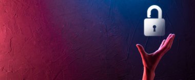 Siber güvenlik ağı. Asma kilit simgesi ve internet teknolojisi ağı. Tablet ve sanal arayüzde veri kişisel bilgilerini koruyan bir iş adamı. Veri koruma gizlilik kavramı. GDPR. AB