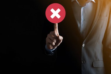 Elle tutulan simge, iptal simgesi, simgeyi iptal et. Düz kırmızı simge işaretle. round. round.round.round. X işareti iptal. Yanlış işaretleme. Reddedildi. Koyu arkaplanda.banner. Boşluk. Metin için yer