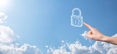 Erkek el kilit ikonunu tutuyor. Siber güvenlik ağı. İnternet teknolojisi ağı. Tabletteki veri kişisel bilgilerinin korunması. Veri koruma gizlilik kavramı. GDPR. AB. Banner.