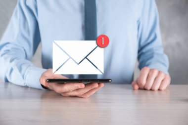 E- posta ve kullanıcı simgesi, imza, sembol pazarlama ya da bülten konsepti, diyagram. E- posta gönderme. Posta ve SMS pazarlama kavramı. İş dünyasında doğrudan satış şeması. E- posta için istemci listesi