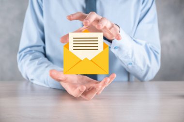 E- posta ve kullanıcı simgesi, imza, sembol pazarlama ya da bülten konsepti, diyagram. E- posta gönderme. Posta ve SMS pazarlama kavramı. İş dünyasında doğrudan satış şeması. E- posta için istemci listesi