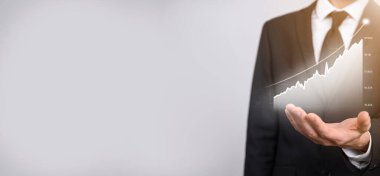 Grafik büyümesi ve işletmelerinde grafik pozitif göstergelerin artması işadamı. Yatırım konsepti. Satış verileri ve ekonomik, strateji ve planlama, Dijital pazarlama ve borsa analizi..