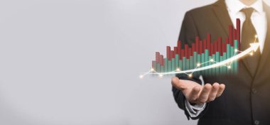 Grafik büyümesi ve işletmelerinde grafik pozitif göstergelerin artması işadamı. Yatırım konsepti. Satış verileri ve ekonomik, strateji ve planlama, Dijital pazarlama ve borsa analizi..