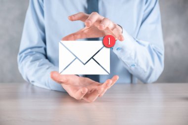 E- posta ve kullanıcı simgesi, imza, sembol pazarlama ya da bülten konsepti, diyagram. E- posta gönderme. Posta ve SMS pazarlama kavramı. İş dünyasında doğrudan satış şeması. E- posta için istemci listesi