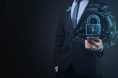 Siber güvenlik ağı. Asma kilit simgesi ve internet teknolojisi ağı. Kişisel bilgileri ve sanal arayüzü koruyan bir iş adamı. Veri koruma gizlilik kavramı. GDPR. AB. Dijital suç.