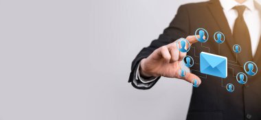 E- posta ve kullanıcı simgesi, imza, sembol pazarlama ya da bülten konsepti, diyagram. E- posta gönderme. Posta ve SMS pazarlama kavramı. İş dünyasında doğrudan satış şeması. E- posta için istemci listesi