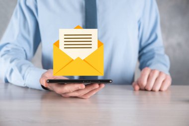 E- posta ve kullanıcı simgesi, imza, sembol pazarlama ya da bülten konsepti, diyagram. E- posta gönderme. Posta ve SMS pazarlama kavramı. İş dünyasında doğrudan satış şeması. E- posta için istemci listesi