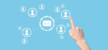 E- posta ve kullanıcı simgesi, imza, sembol pazarlama ya da bülten konsepti, diyagram. E- posta gönderme. Posta ve SMS pazarlama kavramı. İş dünyasında doğrudan satış şeması. E- posta için istemci listesi