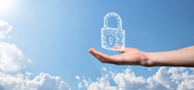 Erkek el kilit ikonunu tutuyor. Siber güvenlik ağı. İnternet teknolojisi ağı. Tabletteki veri kişisel bilgilerinin korunması. Veri koruma gizlilik kavramı. GDPR. AB. Banner.