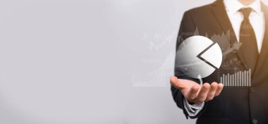 İş geliştirme, finansal plan ve strateji. Maliye grafiği ve piyasa çizelgesi yatırımlarının analizi. Dijital ekonomi değişimi. Geliştirme ve büyüyen büyüme planı. Piyasa yatırımları. Bankacılık