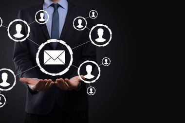 E- posta ve kullanıcı simgesi, imza, sembol pazarlama ya da bülten konsepti, diyagram. E- posta gönderme. Posta ve SMS pazarlama kavramı. İş dünyasında doğrudan satış şeması. E- posta için istemci listesi