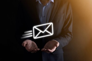E-posta pazarlama ve bülten konsepti. Haber bülteni e-postası ile bizimle irtibata geçin ve kişisel bilgilerinizi posta konseptinden koruyun. İş dünyasındaki doğrudan satışların şeması. E- posta için istemci listesi
