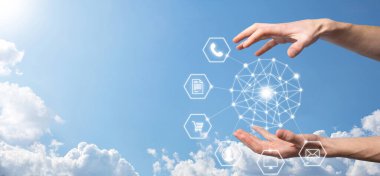 İş konsepti, cep telefonu ve toplum teknolojisinin bilgi ikonunu dijital olarak kullanmak. Yüksek teknoloji kavramı ve büyük veri kavramı. Tonu ayarlanmış resim.