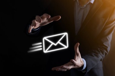 E-posta pazarlama ve bülten konsepti. Haber bülteni e-postası ile bizimle irtibata geçin ve kişisel bilgilerinizi posta konseptinden koruyun. İş dünyasındaki doğrudan satışların şeması. E- posta için istemci listesi