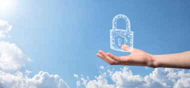 Erkek el kilit ikonunu tutuyor. Siber güvenlik ağı. İnternet teknolojisi ağı. Tabletteki veri kişisel bilgilerinin korunması. Veri koruma gizlilik kavramı. GDPR. AB. Banner.