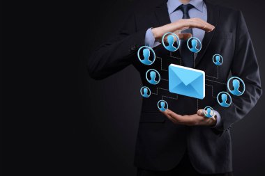 E- posta ve kullanıcı simgesi, imza, sembol pazarlama ya da bülten konsepti, diyagram. E- posta gönderme. Posta ve SMS pazarlama kavramı. İş dünyasında doğrudan satış şeması. E- posta için istemci listesi