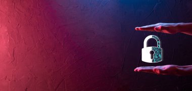 Siber güvenlik ağı. Asma kilit simgesi ve internet teknolojisi ağı. Kişisel bilgileri ve sanal arayüzü koruyan bir iş adamı. Veri koruma gizlilik kavramı. GDPR. AB. Dijital suç.