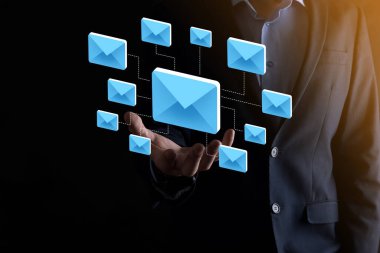 E-posta pazarlama ve bülten konsepti. Haber bülteni e-postası ile bizimle irtibata geçin ve kişisel bilgilerinizi posta konseptinden koruyun. İş dünyasındaki doğrudan satışların şeması. E- posta için istemci listesi