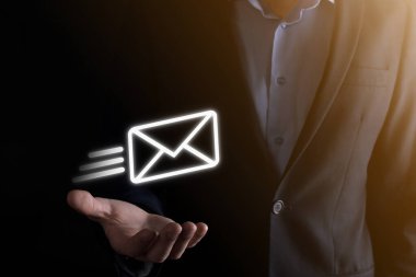 E-posta pazarlama ve bülten konsepti. Haber bülteni e-postası ile bizimle irtibata geçin ve kişisel bilgilerinizi posta konseptinden koruyun. İş dünyasındaki doğrudan satışların şeması. E- posta için istemci listesi