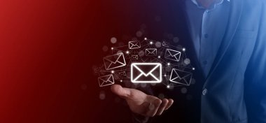 E-posta pazarlama ve bülten konsepti. Haber bülteni e-postası ile bizimle irtibata geçin ve kişisel bilgilerinizi posta konseptinden koruyun. İş dünyasındaki doğrudan satışların şeması. E- posta için istemci listesi