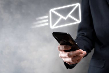 E-posta pazarlama ve bülten konsepti. Haber bülteni e-postası ile bizimle irtibata geçin ve kişisel bilgilerinizi posta konseptinden koruyun. İş dünyasındaki doğrudan satışların şeması. E- posta için istemci listesi