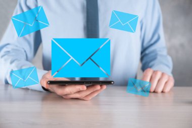 E- posta ve kullanıcı simgesi, imza, sembol pazarlama ya da bülten konsepti, diyagram. E- posta gönderme. Posta ve SMS pazarlama kavramı. İş dünyasında doğrudan satış şeması. E- posta için istemci listesi