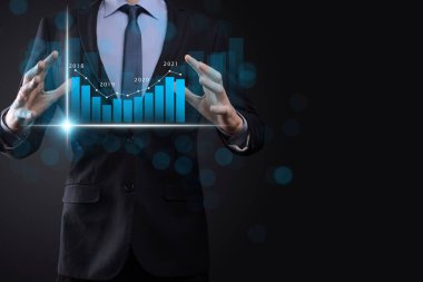 İş geliştirme, finansal plan ve strateji. Maliye grafiği ve piyasa çizelgesi yatırımlarının analizi. Dijital ekonomi değişimi. Geliştirme ve büyüyen büyüme planı. Piyasa yatırımları. Bankacılık