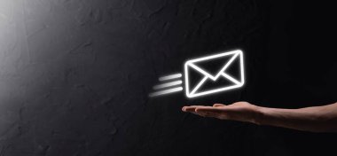 E-posta pazarlama ve bülten konsepti. Haber bülteni e-postası ile bizimle irtibata geçin ve kişisel bilgilerinizi posta konseptinden koruyun. İş dünyasındaki doğrudan satışların şeması. E- posta için istemci listesi