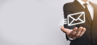 E-posta pazarlama ve bülten konsepti. Haber bülteni e-postası ile bizimle irtibata geçin ve kişisel bilgilerinizi posta konseptinden koruyun. İş dünyasındaki doğrudan satışların şeması. E- posta için istemci listesi