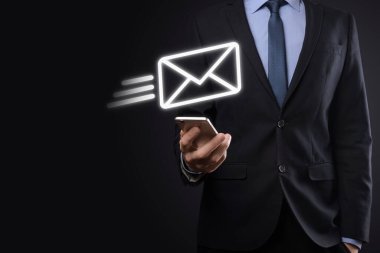 E-posta pazarlama ve bülten konsepti. Haber bülteni e-postası ile bizimle irtibata geçin ve kişisel bilgilerinizi posta konseptinden koruyun. İş dünyasındaki doğrudan satışların şeması. E- posta için istemci listesi