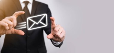 E-posta pazarlama ve bülten konsepti. Haber bülteni e-postası ile bizimle irtibata geçin ve kişisel bilgilerinizi posta konseptinden koruyun. İş dünyasındaki doğrudan satışların şeması. E- posta için istemci listesi
