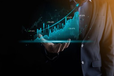 Girişimci el, yenilikçi yazılım geliştirme, zayıf proje yönetim aracını gösteren sanal modern bilgisayar üzerinde tahta çerçeve kullanıyor. Belge Yönetim Sistemi DMS.