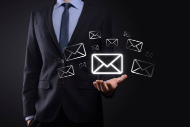 E-posta pazarlama ve bülten konsepti. Haber bülteni e-postası ile bizimle irtibata geçin ve kişisel bilgilerinizi posta konseptinden koruyun. İş dünyasındaki doğrudan satışların şeması. E- posta için istemci listesi