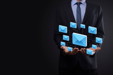 E-posta pazarlama ve bülten konsepti. Haber bülteni e-postası ile bizimle irtibata geçin ve kişisel bilgilerinizi posta konseptinden koruyun. İş dünyasındaki doğrudan satışların şeması. E- posta için istemci listesi