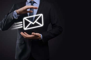 E-posta pazarlama ve bülten konsepti. Haber bülteni e-postası ile bizimle irtibata geçin ve kişisel bilgilerinizi posta konseptinden koruyun. İş dünyasındaki doğrudan satışların şeması. E- posta için istemci listesi