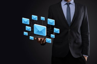 E-posta pazarlama ve bülten konsepti. Haber bülteni e-postası ile bizimle irtibata geçin ve kişisel bilgilerinizi posta konseptinden koruyun. İş dünyasındaki doğrudan satışların şeması. E- posta için istemci listesi
