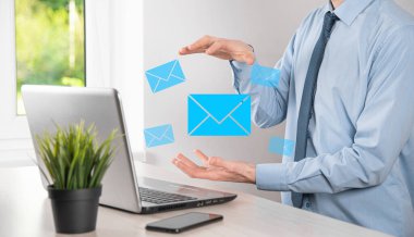 E-posta pazarlama ve bülten konsepti. Haber bülteni e-postası ile bizimle irtibata geçin ve kişisel bilgilerinizi posta konseptinden koruyun. İş dünyasındaki doğrudan satışların şeması. E- posta için istemci listesi
