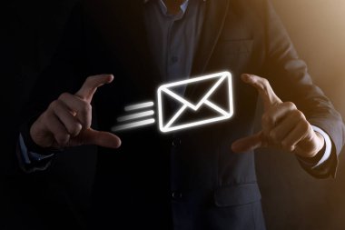 E-posta pazarlama ve bülten konsepti. Haber bülteni e-postası ile bizimle irtibata geçin ve kişisel bilgilerinizi posta konseptinden koruyun. İş dünyasındaki doğrudan satışların şeması. E- posta için istemci listesi