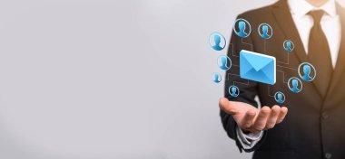 E- posta ve kullanıcı simgesi, imza, sembol pazarlama ya da bülten konsepti, diyagram. E- posta gönderme. Posta ve SMS pazarlama kavramı. İş dünyasında doğrudan satış şeması. E- posta için istemci listesi