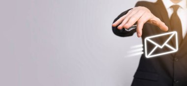 E-posta pazarlama ve bülten konsepti. Haber bülteni e-postası ile bizimle irtibata geçin ve kişisel bilgilerinizi posta konseptinden koruyun. İş dünyasındaki doğrudan satışların şeması. E- posta için istemci listesi