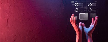 Girişimci el, yenilikçi yazılım geliştirme, zayıf proje yönetim aracını gösteren sanal modern bilgisayar üzerinde tahta çerçeve kullanıyor. Belge Yönetim Sistemi DMS.