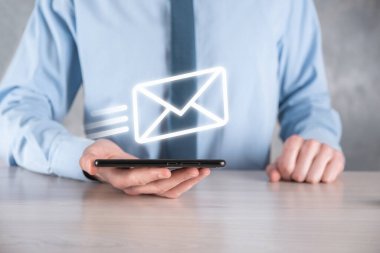 E-posta pazarlama ve bülten konsepti. Haber bülteni e-postası ile bizimle irtibata geçin ve kişisel bilgilerinizi posta konseptinden koruyun. İş dünyasındaki doğrudan satışların şeması. E- posta için istemci listesi