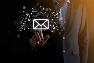 E-posta pazarlama ve bülten konsepti. Haber bülteni e-postası ile bizimle irtibata geçin ve kişisel bilgilerinizi posta konseptinden koruyun. İş dünyasındaki doğrudan satışların şeması. E- posta için istemci listesi