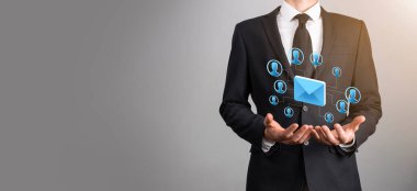 E- posta ve kullanıcı simgesi, imza, sembol pazarlama ya da bülten konsepti, diyagram. E- posta gönderme. Posta ve SMS pazarlama kavramı. İş dünyasında doğrudan satış şeması. E- posta için istemci listesi