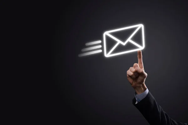 电子邮件营销和通讯概念通过通讯电子邮件与我们联系 保护您的个人信息不受垃圾邮件概念的影响 供邮寄的客户名单 — 图库照片