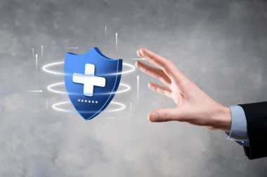 İş adamı Shield 'ı artı düşük çokgen ikonu, ilaç ikonu. Sağlık kalkanı. Sağlık logosu şablonu, işaretli koruma sembolü, sağlık güvenlik etiketi, sağlık logosu, hayat sigortası servisi.