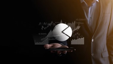 İş geliştirme, finansal plan ve strateji. Maliye grafiği ve piyasa çizelgesi yatırımlarının analizi. Dijital ekonomi değişimi. Geliştirme ve büyüyen büyüme planı. Piyasa yatırımları. Bankacılık