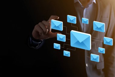 E-posta pazarlama ve bülten konsepti. Haber bülteni e-postası ile bizimle irtibata geçin ve kişisel bilgilerinizi posta konseptinden koruyun. İş dünyasındaki doğrudan satışların şeması. E- posta için istemci listesi